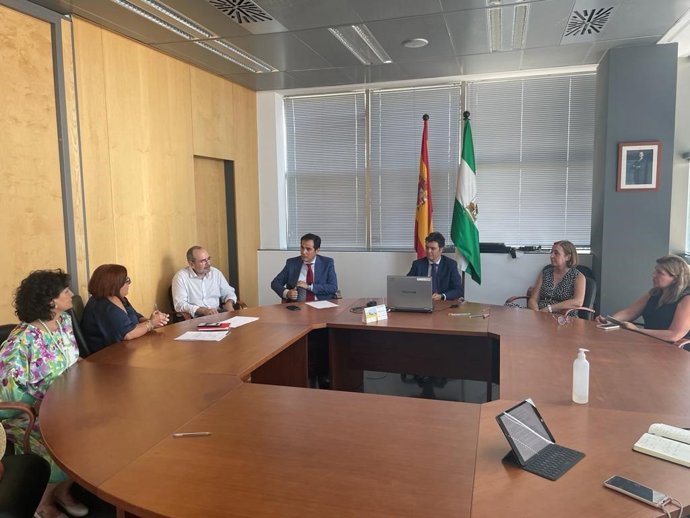 El consejero de Justicia se reúne con representantes de la Administración de Justicia en Almería.