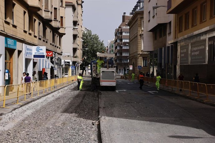 Asfaltado en la Calle Paulino Caballero de Pamplona.