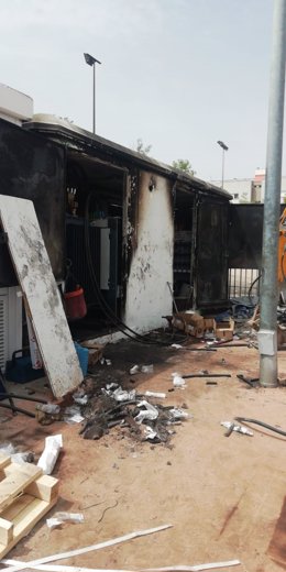 Estado en el que ha quedado el transformador que ha salido ardiendo por una sobrecarga en Torreblanca.