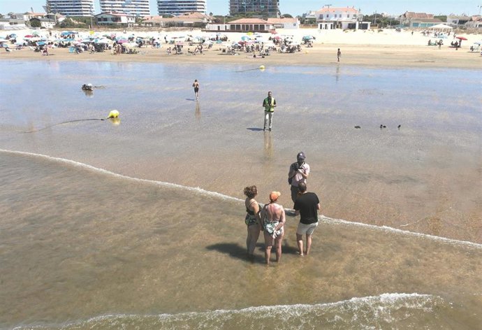 Archivo - Imagen de dron en la playa de Punta Umbría (Huelva).