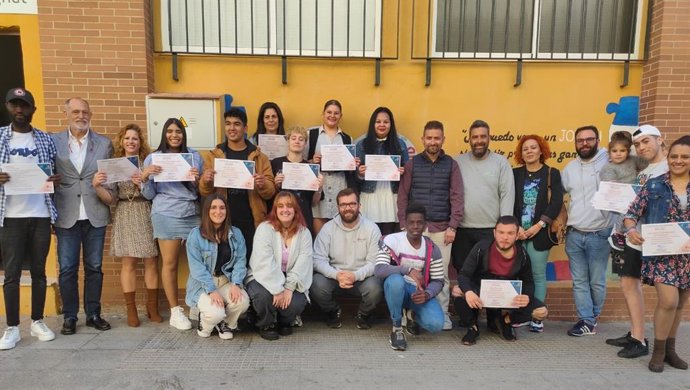 La Fundación Marcelino Champagnat y Aiqbe celebran el éxito del Programa 'Huelva ES+' al atender a 65 jóvenes.