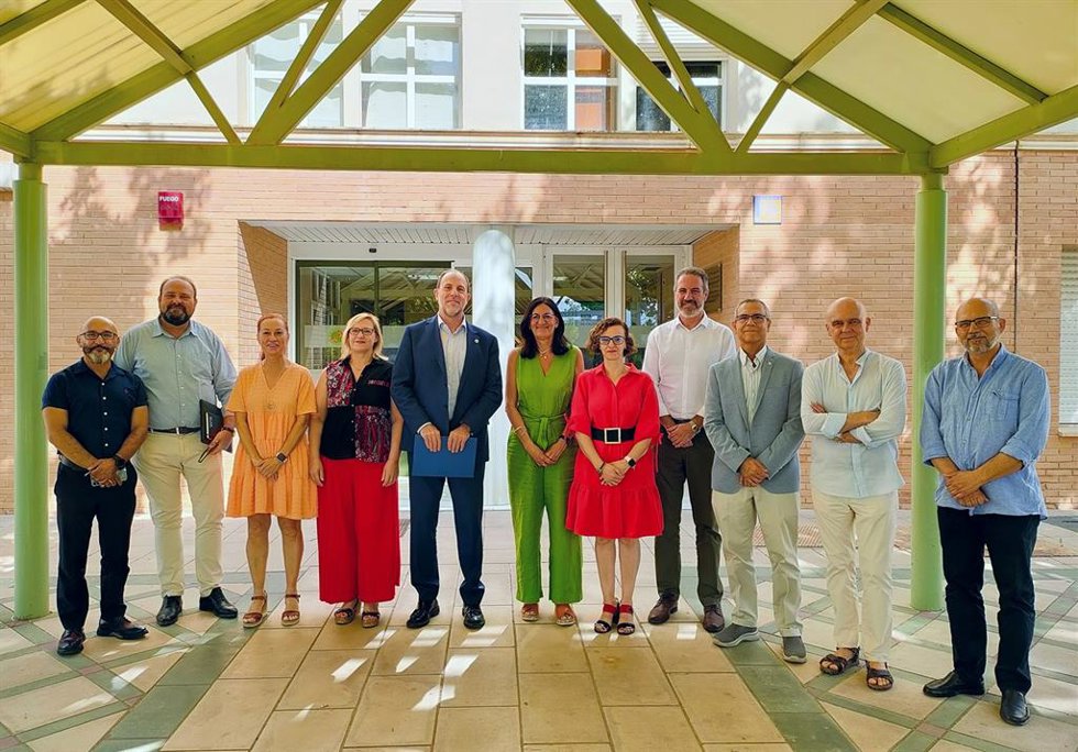Visita de la rectora de UHU y de parte de su equipo de dirección a la UJA