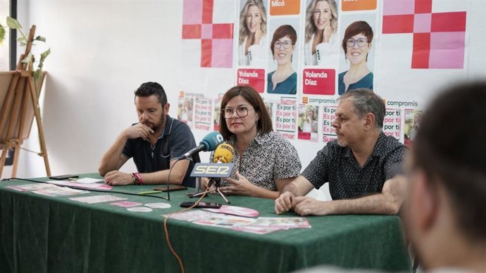 La número dos de Compromís-Sumar al Congreso por Alicante, Imma Orozco, y otros miembros de la candidatura.