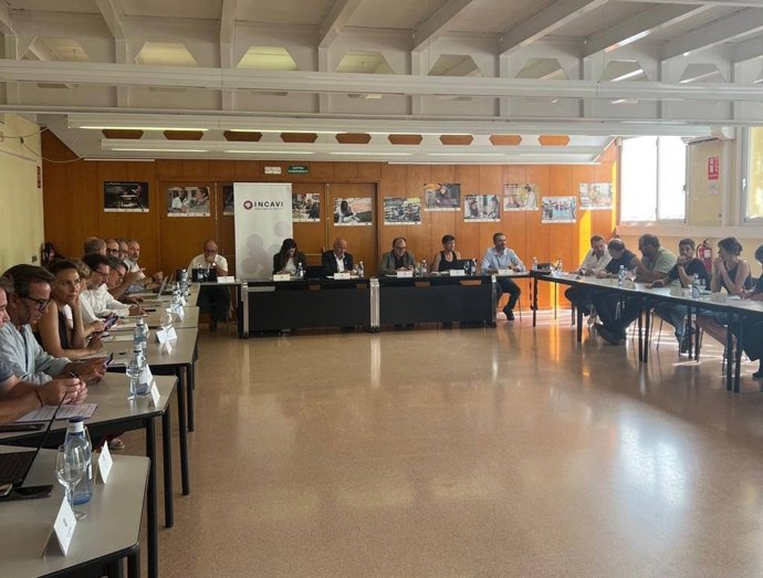 El conseller de Acción Climática, Alimentación y Agenda Rural de la Generalitat, David Mascort, en la Taula del Cava