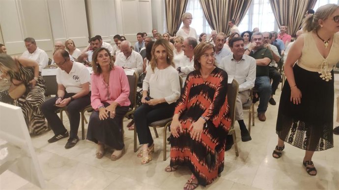 Cayetana Álvarez de Toledo participa en Palencia en un acto con afiliados)