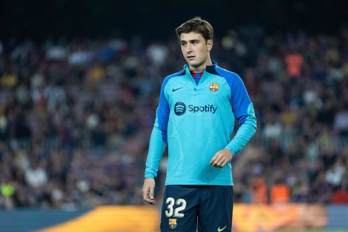 Archivo - Pablo Torre of FC Barcelona warms up during spanish league, La Liga Santander, football match played between FC Barcelona and Athletic Club Bilbao at Spotify Camp Nou on October 23, 2022 in Barcelona, Spain.