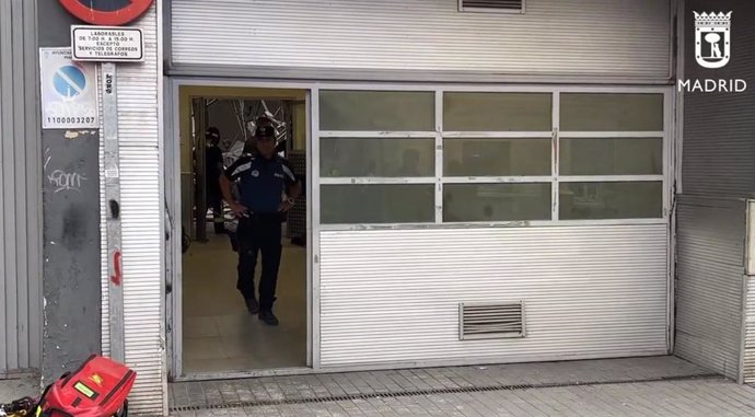 Sucesos.- Derrumbe de un forjado en un muelle de Correos en el distrito de Carabanchel