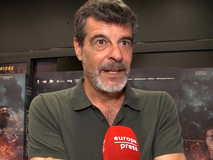 Andoni Ferreño en la presentación de la película 'Delfines de plata'.