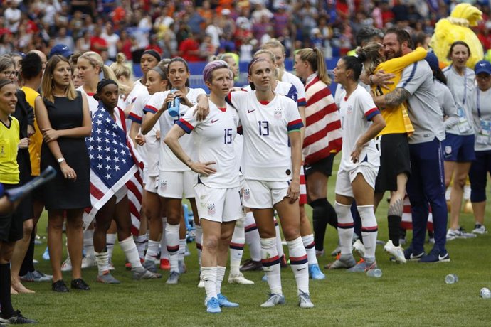 Archivo - Megan Rapinoe y Alex Morgan tras la victoria de los Estados Unidos en el Mundial de Francia de 2019