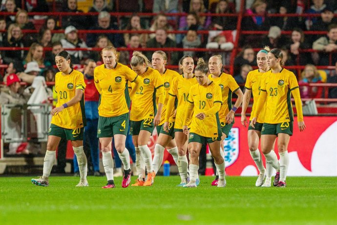 Archivo - Sam Kerr (L) (20) of Australia celebrates a goal 0-1 with teammates during the Women's friendly football match between England and Australia on 11 April 2023 at Gtech Community Stadium in Brentford, England - Photo Stephen Flynn / ProSportsIma