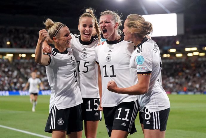 Archivo - Alexandra Popp celebra un gol de la selección alemana