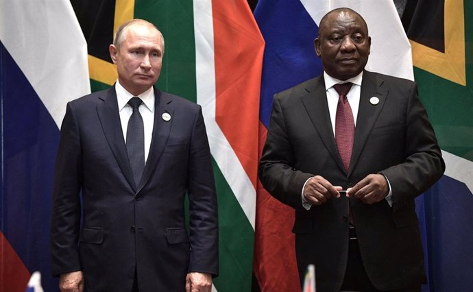 Archivo - Imagen de archivo del presidente ruso, Vladimir Putin, y el sudáfricano, Cyril Ramaphosa, en Johannesburgo