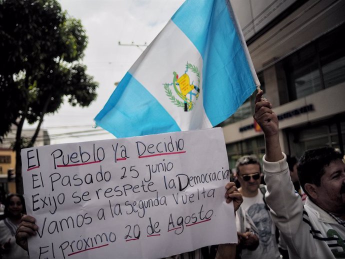 July 8, 2023, Guatemala City, Guatemala, Guatemala: Central America - Guatemala, capital city Guatemala City: The sign reads "THE PEOPLE HAVE DECIDED LAST JUNE 25, I DEMAND THAT DEMOCRACY TO BE RESPECTED. LET;S DO THE RUNOFF NEXT AUGUST 20"...University
