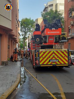 Actuación de bomberos en incendio de vivienda en Torrent