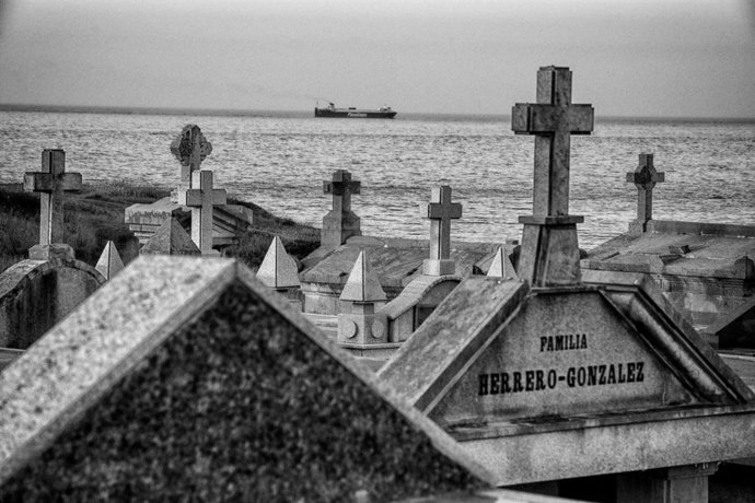 Archivo - Cementerio Ballena de Castro Urdiales