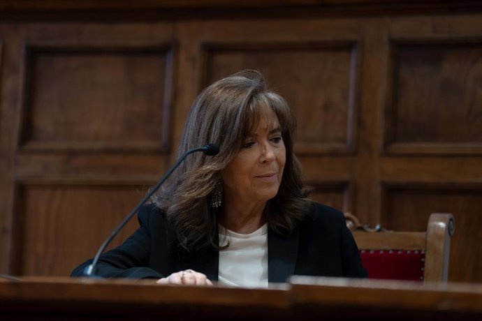Archivo - Arxivo - La cantant Maria del Mar Bonet després de ser investida doctora Honoris causa, en el Paranimf de la Universitat de Barcelona, a 6 de mar de 2023, a Barcelona