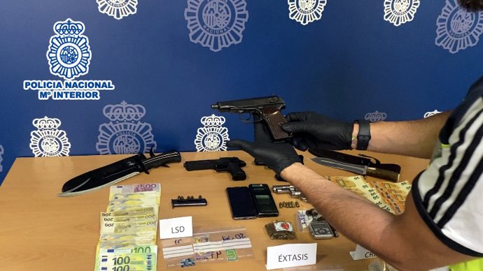 Nota De Prensa: "La Policía Nacional Ha Detenido A Un Varón Por Vender, Presuntamente, Pastillas De Éxtasis A Un Menor Quien Tras Consumirlas Quedó En Coma"