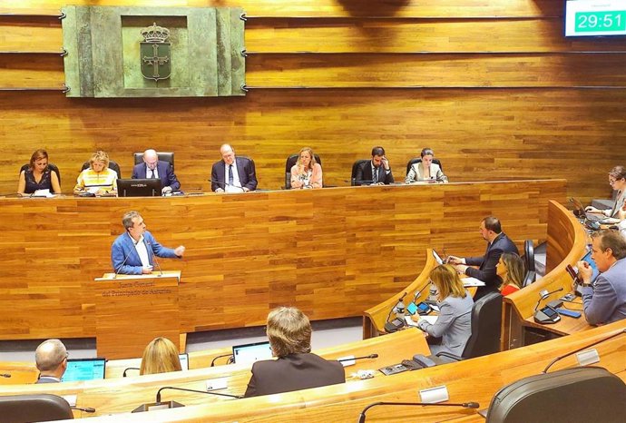 El portavoz de Convocatoria por Asturias-IU,  Ovidio Zapico, en el pleno