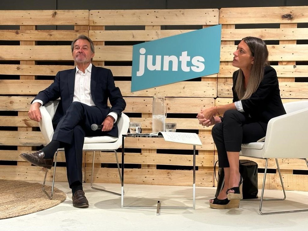 El expte.Artur Mas con la candidata de Junts al Congreso por Barcelona, Míriam Nogueras