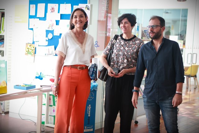 De izda a dcha: Reyes Maroto, Adriana Moscoso y Daniel Viondi