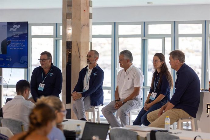 De izquierda a derecha: Benjamín Lana (Vocento), Pablo Martín-Sosa (Oceanográfico de Canarias), José Pascual (ULL), Eline Van Onselen (The Rich North Sea) y Willem Visser (Blue Port Centre Den Helder)