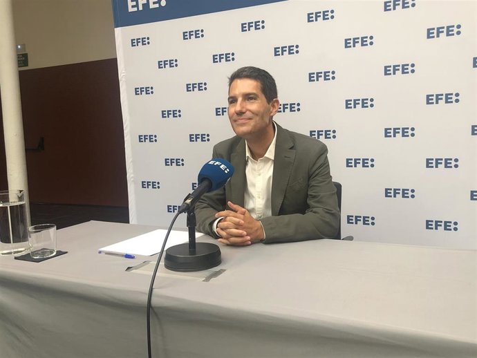 El candidato del PP al Congreso por Barcelona, Nacho Martín Blanco, en una rueda de prensa en la Agencia EFE