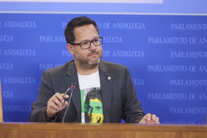 El portavoz del Grupo Mixto-AdelanteAndalucía, José Ignacio García, durante la ronda de ruedas de prensa de portavoces de los grupos parlamentarios en el Parlamento de Andalucía, a 19 de julio de 2023 en Sevilla (Andalucía, España). Los portavoces de lo