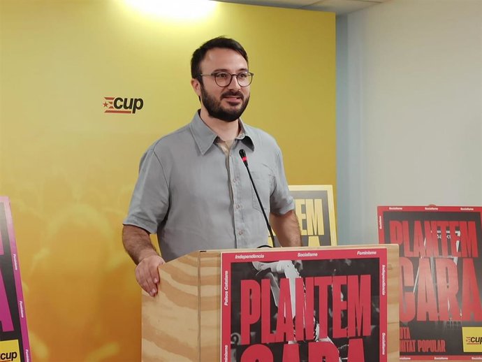 El candidato de la CUP al Congreso por Barcelona, Albert Botran, en rueda de prensa.