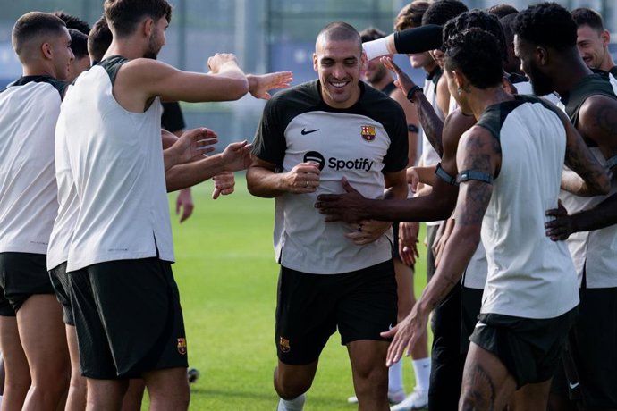 El jugador Oriol Romeu en su primer entrenamiento con el FC Barcelona