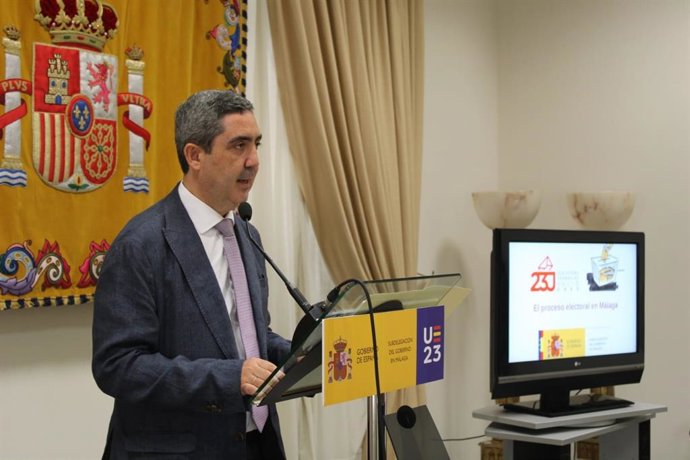 Juan Pedro Carnero, subdelegado del Goierno en Málaga en funciones, presenta el dispositivo de organización y seguridad para las elecciones generales