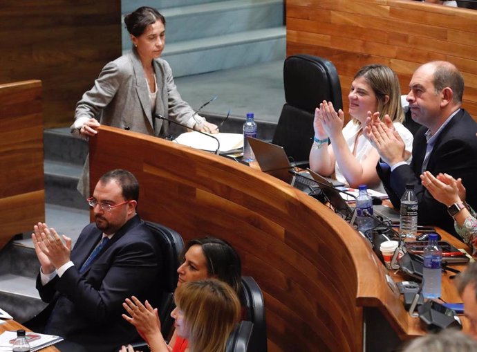 El presidente electo, Adrián Barbón, durante el debate de investidura en la Junta General