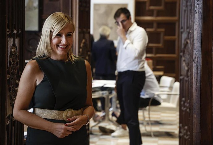 La nueva consellera de Medio Ambiente, Salomé Pradas, a su llegada al Palau