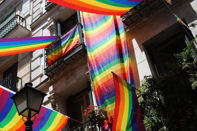 Archivo - La bandera arcoiris en la celebración del Orgullo Gay en Madrid