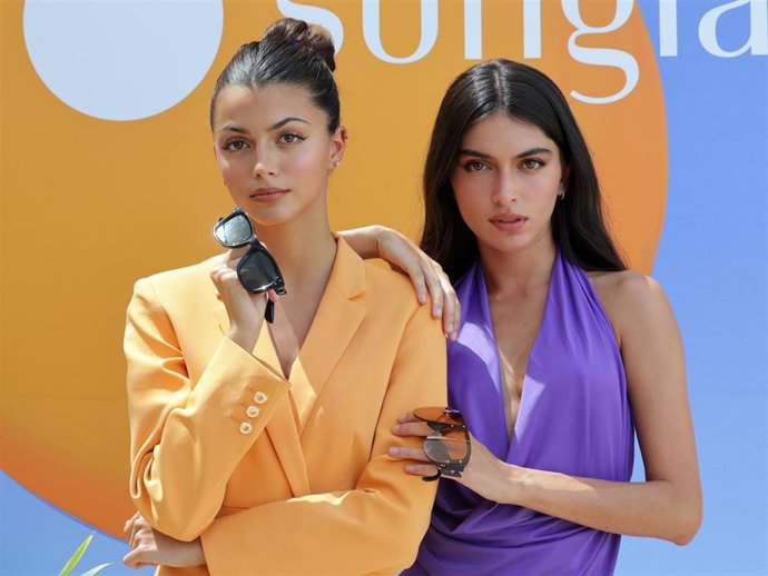 Kika Cerqueira y Lucía Rivera posando durante la presentación de Sunglass Hut, a 19 de julio de 2023, en Madrid (España).