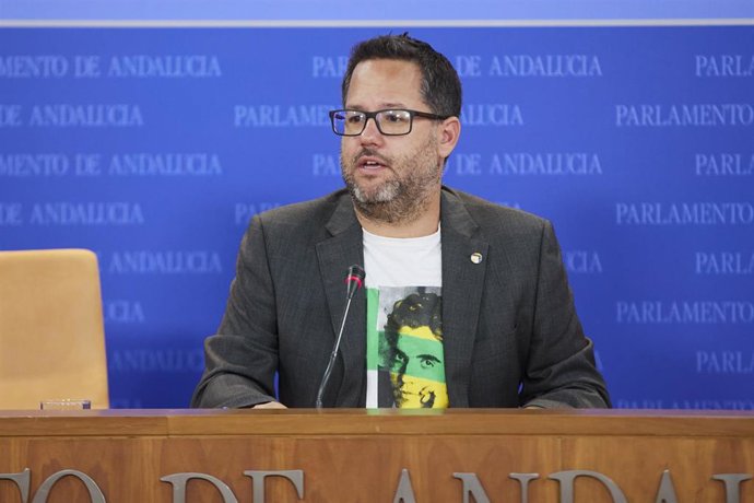 El portavoz del Grupo Mixto-AdelanteAndalucía, José Ignacio García, durante la ronda de ruedas de prensa de portavoces de los grupos parlamentarios en el Parlamento de Andalucía, a 19 de julio de 2023 en Sevilla (Andalucía, España). Los portavoces de lo
