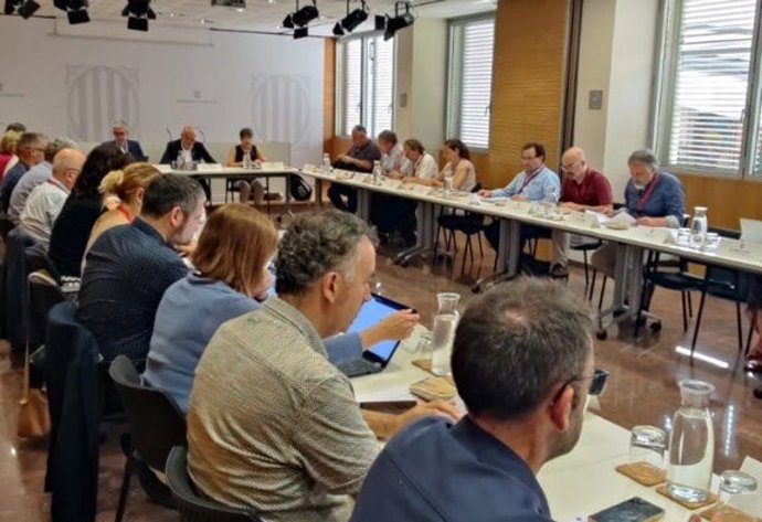 Momento del pleno del Consell Catal de Cogestió Marítima, presidido por el conseller de Acción Climática, Alimentación y Acción Rural de la Generalitat.