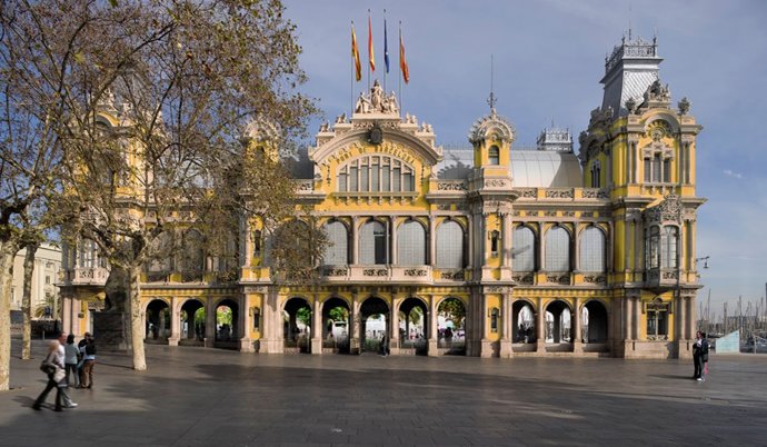 Archivo - Edificio del Portal de la Pau del Puerto de Barcelona