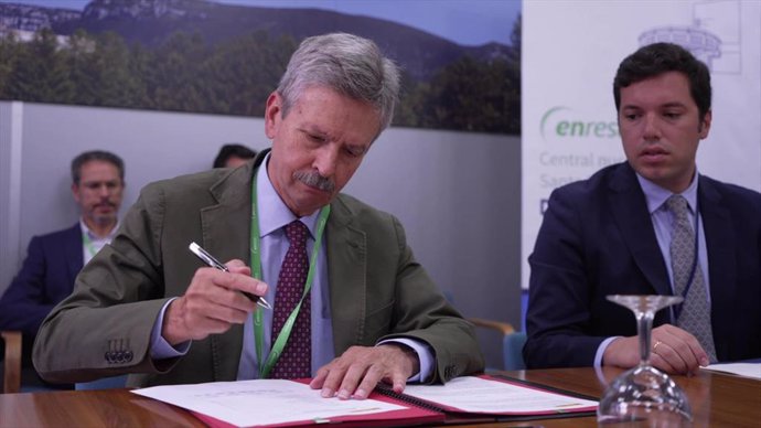 El presidente de Enresa, José Luis Navarro, durante la firma de transferencia de titularidad de Nuclenor a Enresa Las pasa Enresa