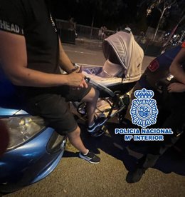 Un agente de la Policía Nacional fuera de servicio evita la asfixia de un bebé