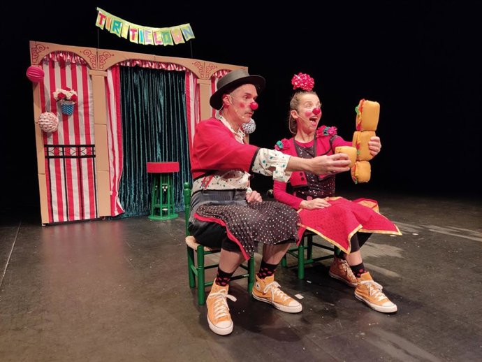 Archivo - Málaga.- El Teatro Cánovas recibe el estreno de Petit Teatro, 'Tiriticlown', un despliegue de humor con acento flamenco