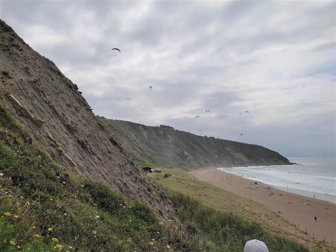 Cielos nubosos en la costa vasca (archivo)