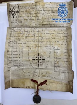 La Policía Nacional recupera un documento del siglo XII que fue sustraído hace 43 años del Archivo Capitular de la Catedral de Cuenca