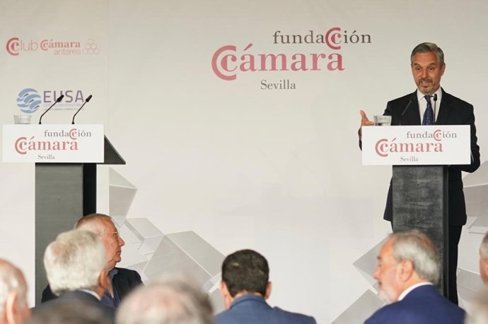 Juan Bravo (PP) destaca la importancia de bajar impuestos y "eliminar trabas burocráticas"