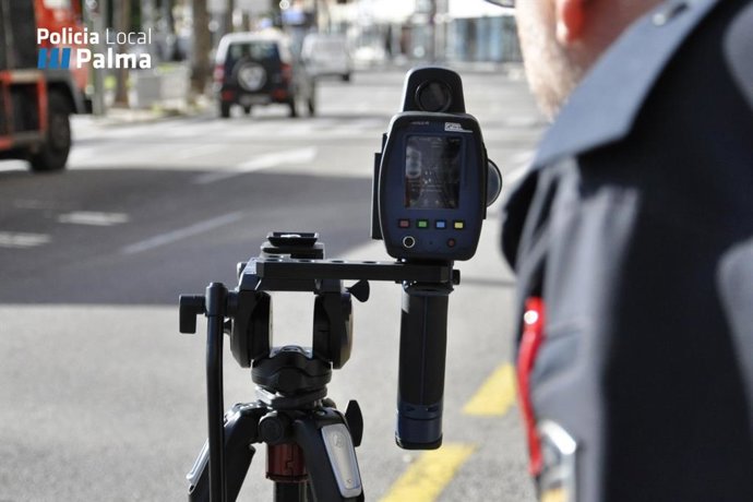 Archivo - Control de tráfico de la Policía Local de Palma.