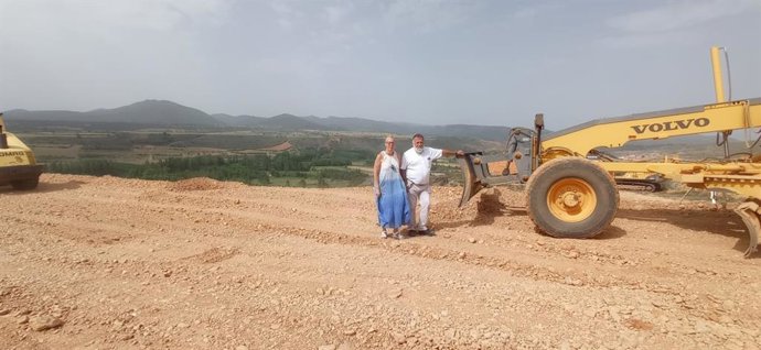 La candidata del PSOE al Congreso por Teruel, María José Villalba, y el candidato al Congreso, Herminio Sancho