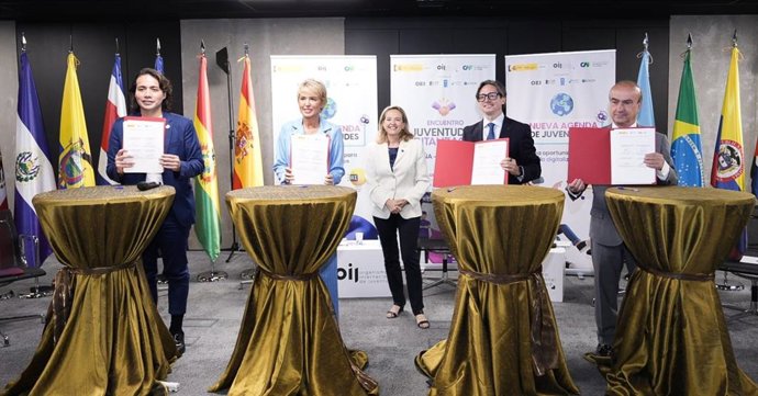 Archivo - Firma del acuerdo