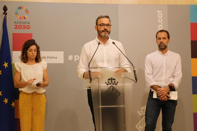 El portavoz del PSIB-PSOE de Palma, José Hila, en una rueda de prensa ofrecida en el Ayuntamiento de Palma.