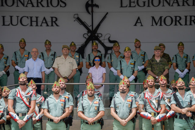 La ministra de Defensa, Margarita Robles, visita la base de La Legión
