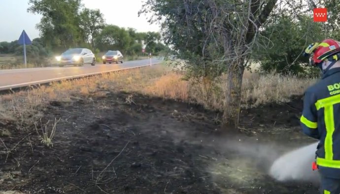 Muere un conductor al salirse de la M-625 y chocar contra un árbol