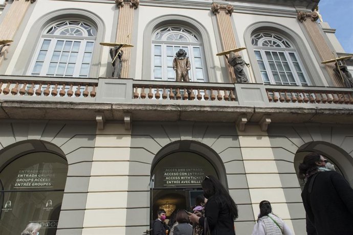 Archivo - Vista de la entrada al museo, en la Plaza Gala - Salvador Dalí con elementos dalinianos en la fachada, en el exterior de la Fundación Dalí, a 31 de marzo de 2022, en Figueres, Girona, Catalunya, (España). La Fundación Dalí, entidad cultural pr
